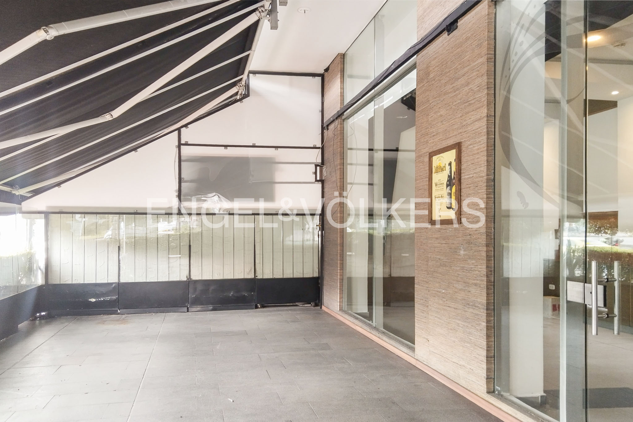 Arriendo local de 100m2 en Santa Barbara / Unicentro