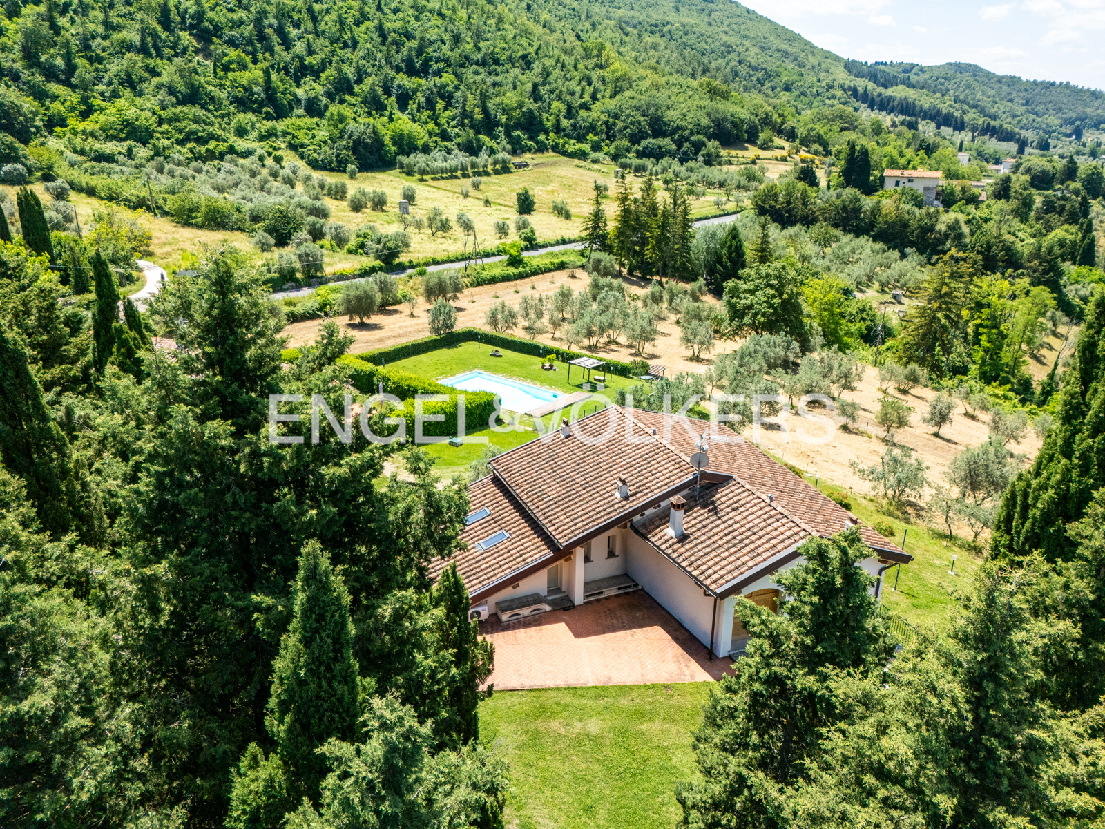 Exklusive Designvilla in den Hügeln von Fiesole mit Panoramablick auf Florenz