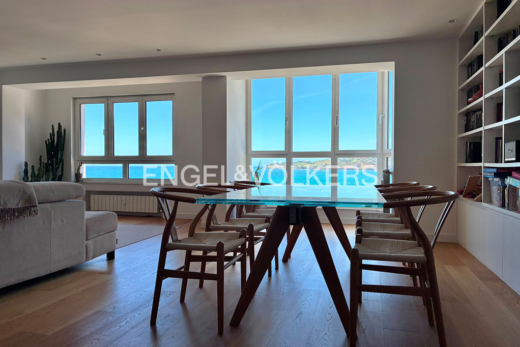 Enjoy the luxury of living by the sea in Gijón