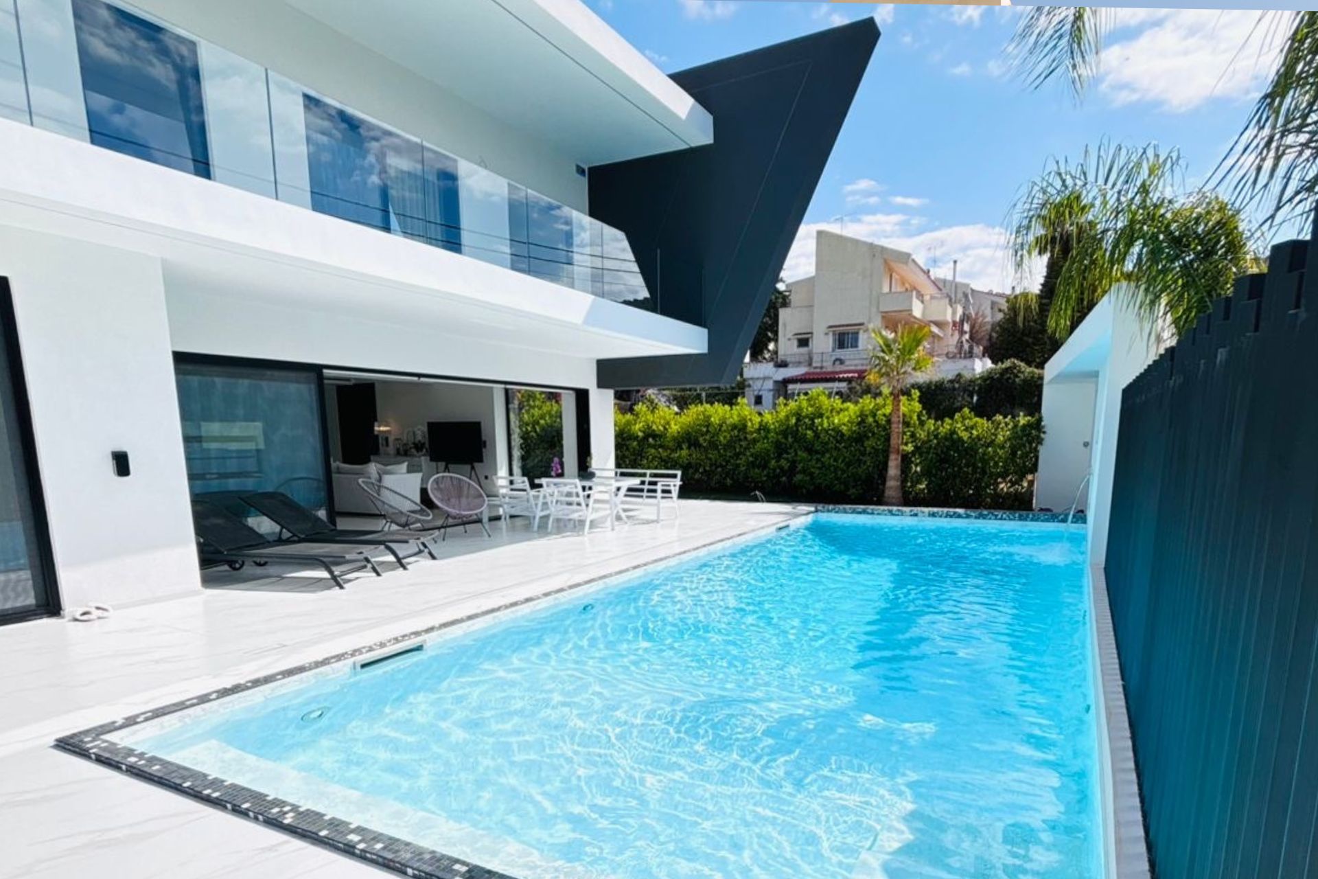 Top new construction modern residence with garden and pool in Vari