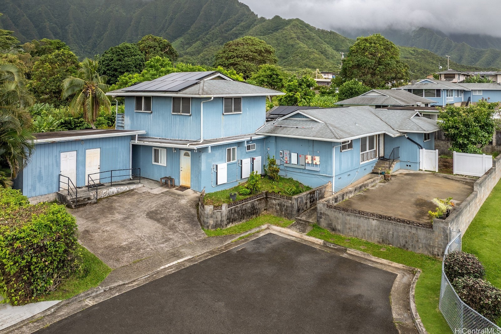 Perfectly located in beautiful Ahuimanu, Kaneohe, Hawaii