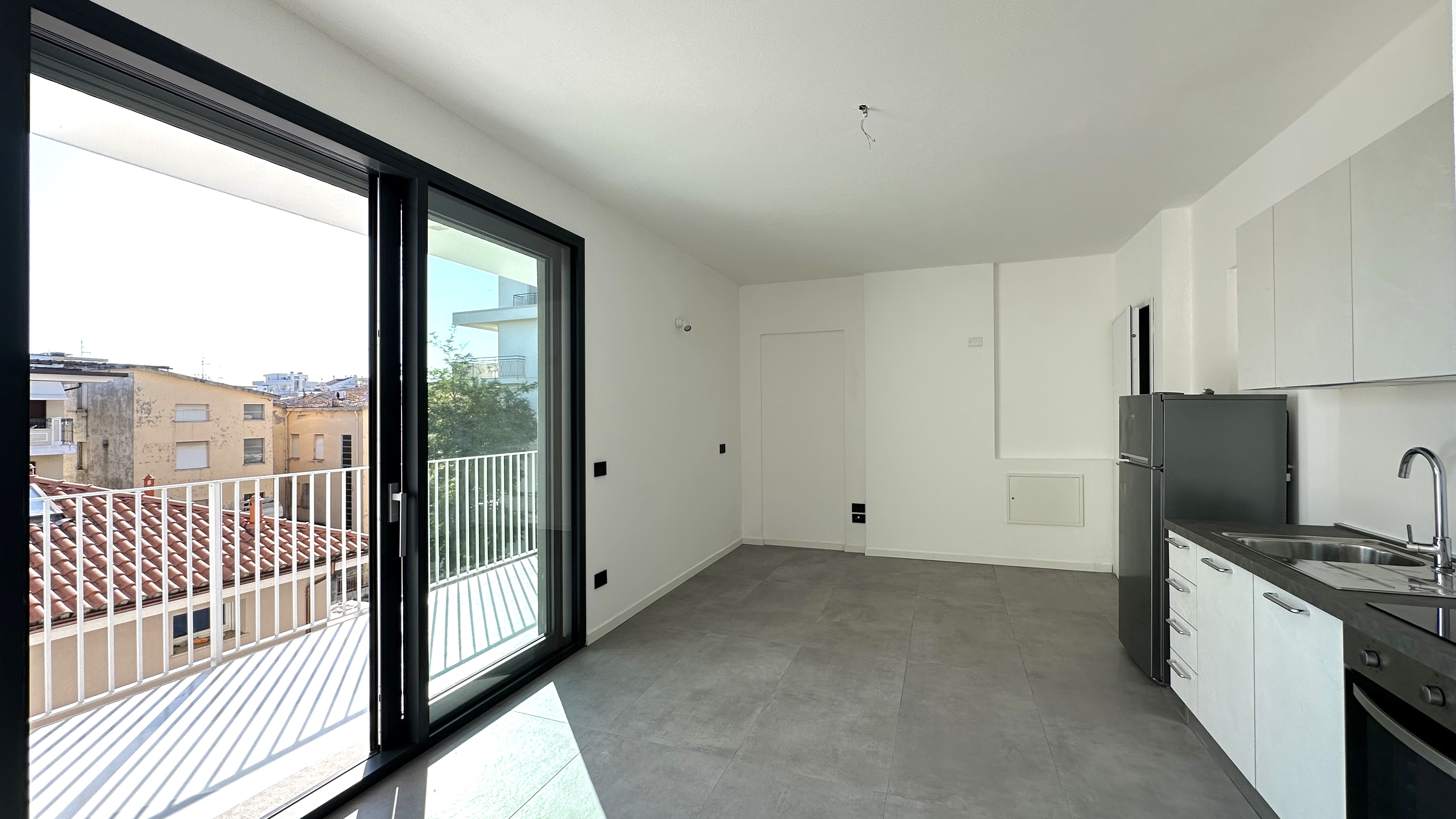 Four-room apartment for annual rent in Marina Centro