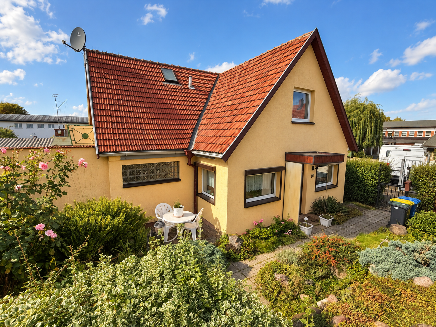 Freistehendes Einfamilienhaus mit viel Potenzial in ruhiger Wohnlage [KI-modifiziert]