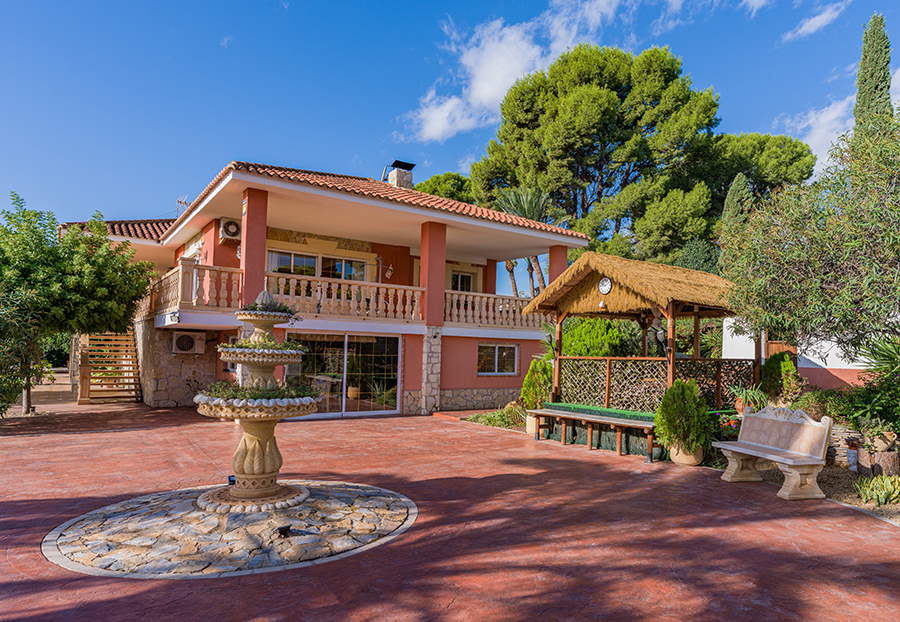 Elegance and Exclusivity in Los Ramos
