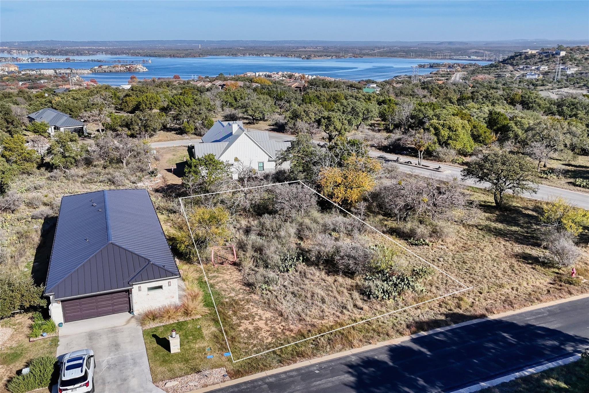 Lot with Ideal Elevation and Beautiful Scenery