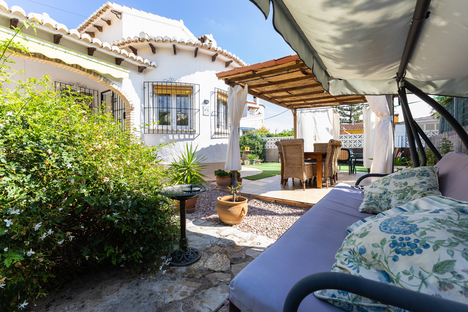 Elegant renovated home with a private garden and patio in Els Poblets, just 10 minutes from Dénia’s beaches, perfect for enjoying Mediterranean serenity.