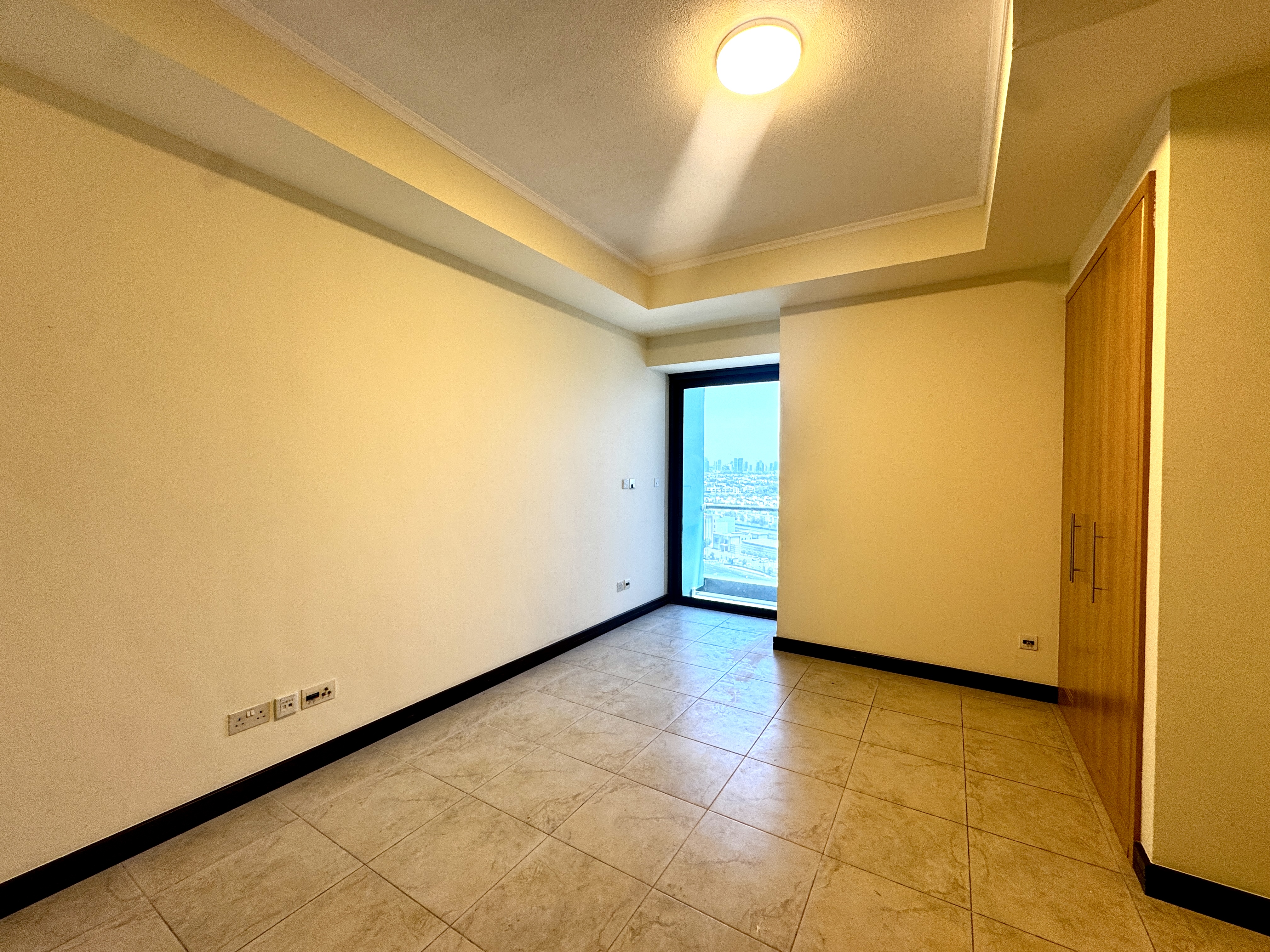 BALCONY I UNFURNISHED I WIDE LAYOUT I LOW FLOOR
