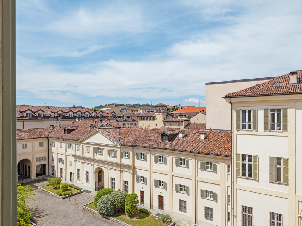Prestigious Apartment in an 18th-Century Palace