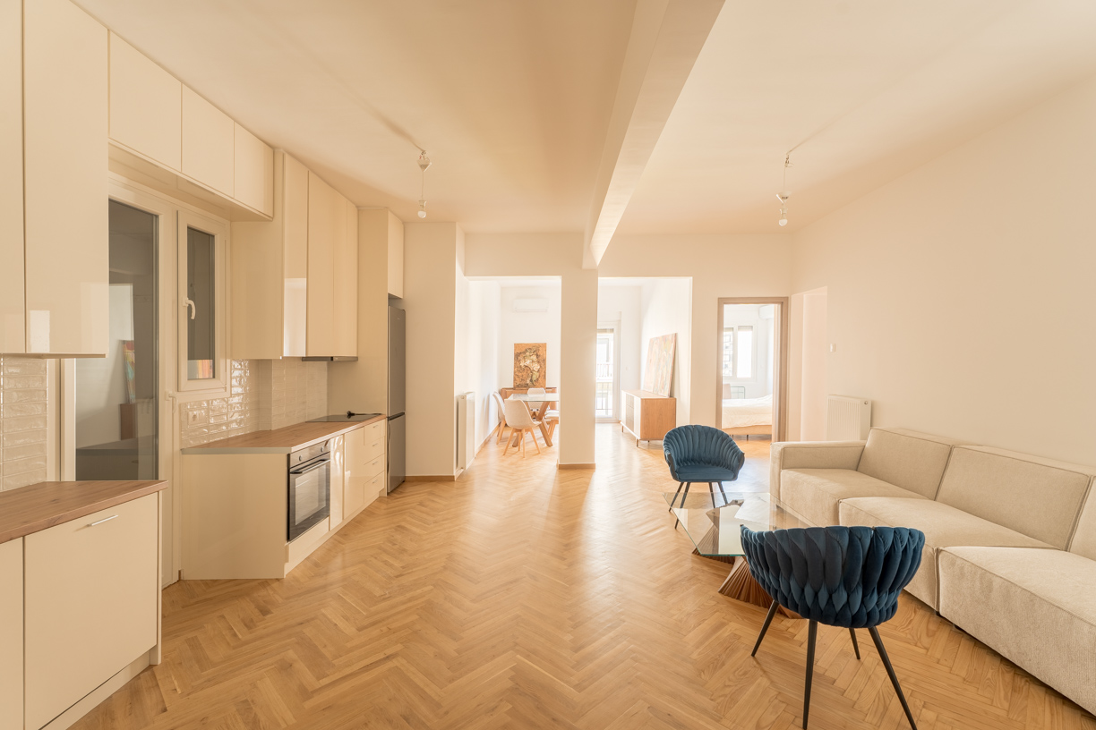 Renovated and furnished 4th-floor apartment in the heart of Athens
