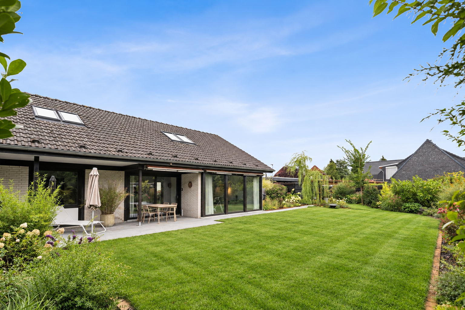 Reihenendbungalow mit ausgebautem Dachgeschoss in Isernhagen