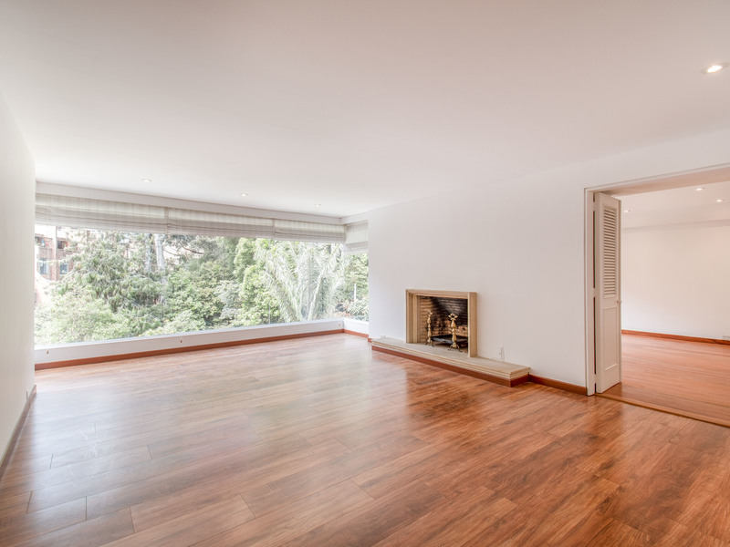 Apartamento amplio para venta en Bosque Medina