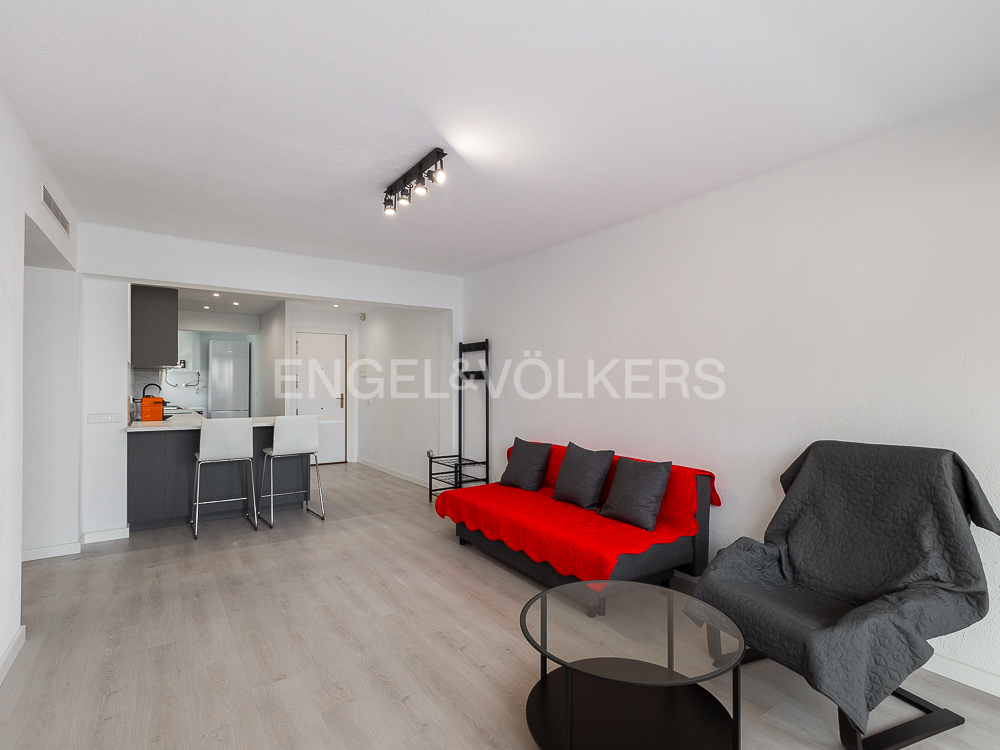 Excellent bright two-bedroom apartment near "Paseo Alameda"