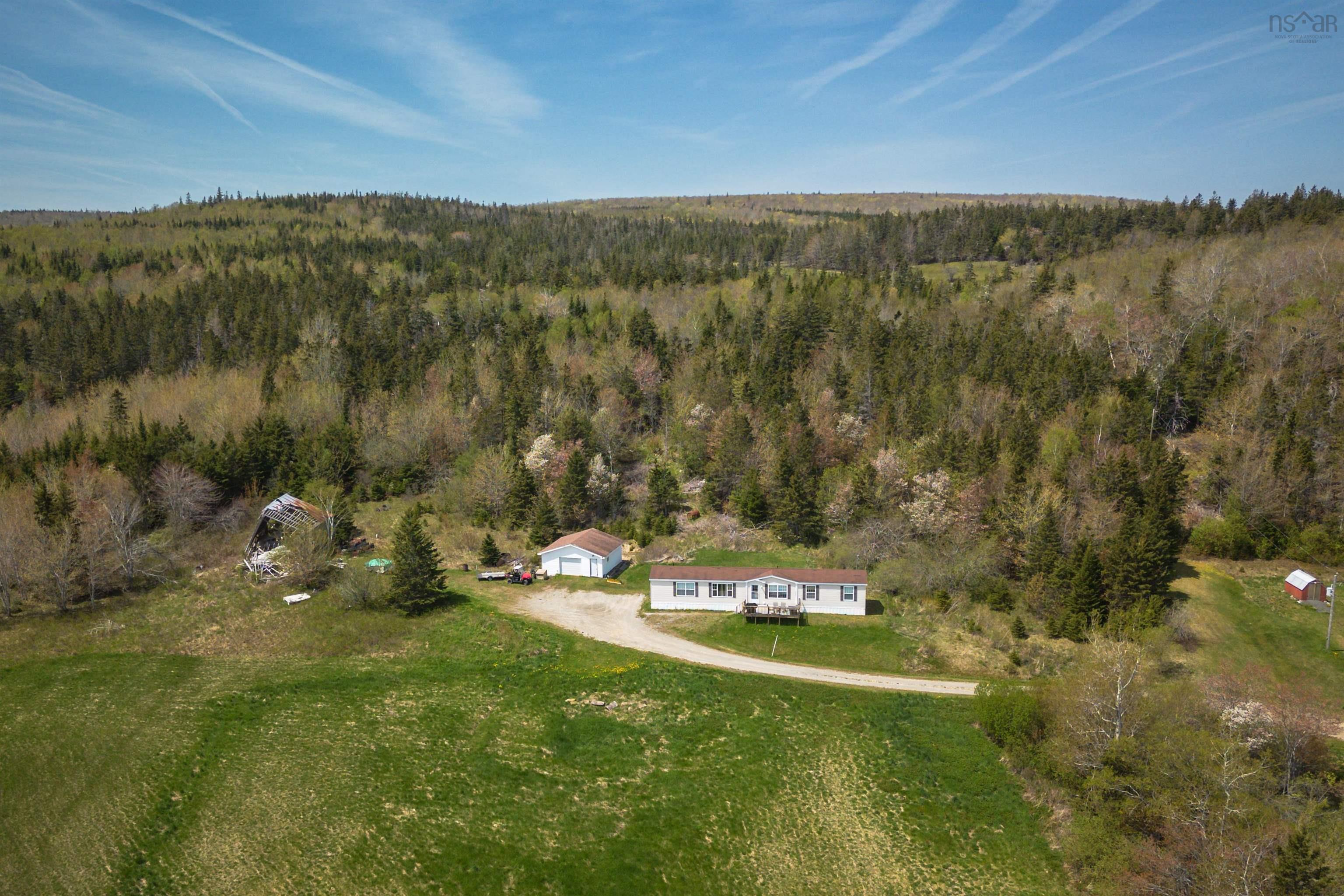 61-Acre Lake Ainslie Escape: 3BR Home with Panoramic Views