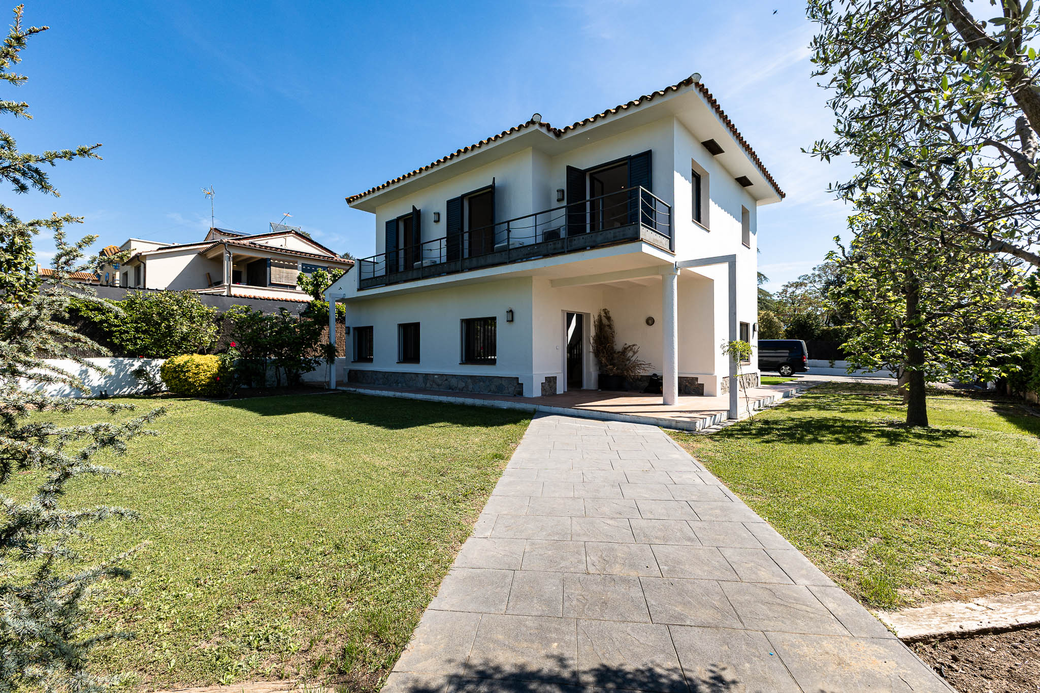 Elegante Casa Unifamiliar con Encanto en el Corazón de Cardedeu