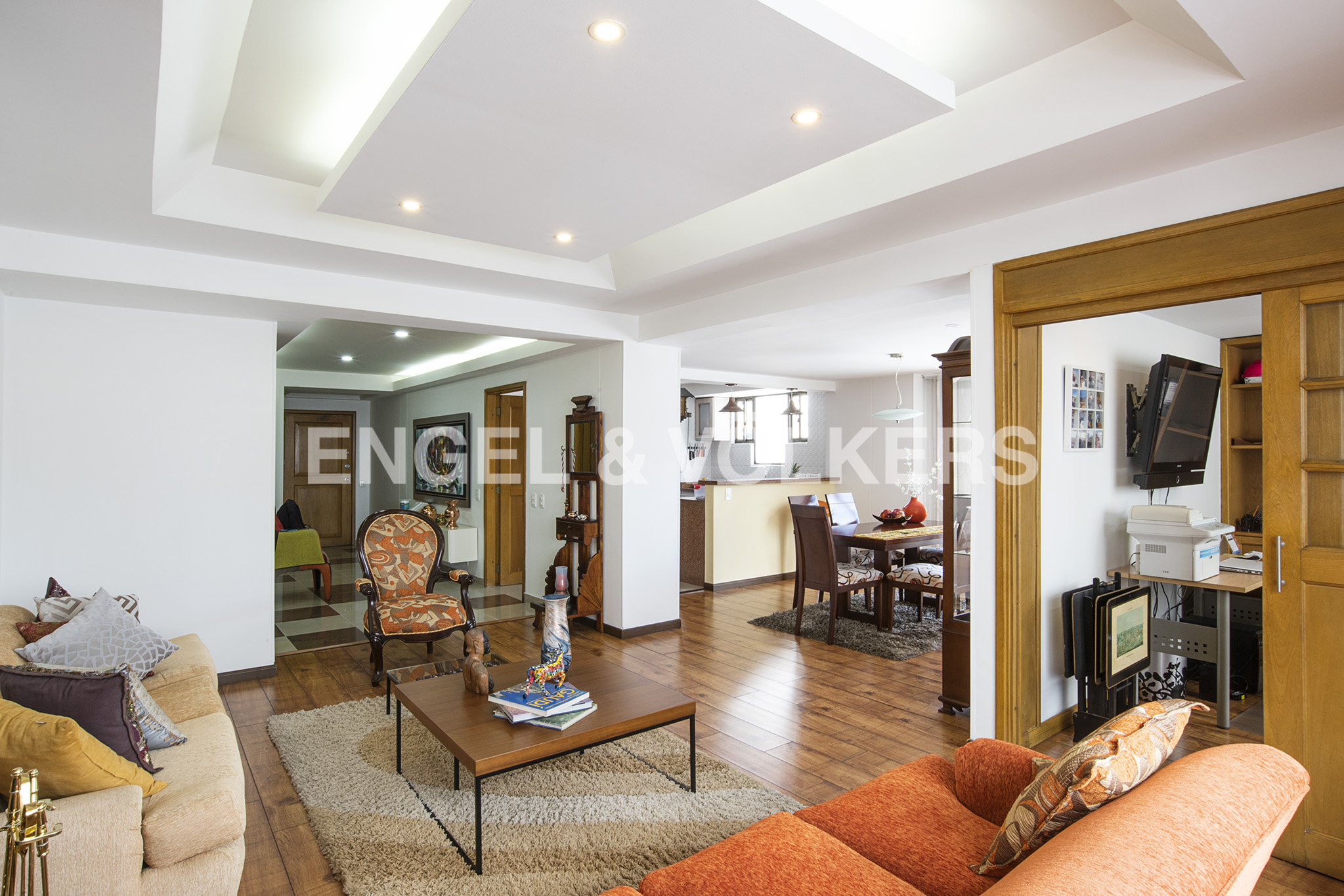 Amplio apartamento con balcón en venta en San Patricio