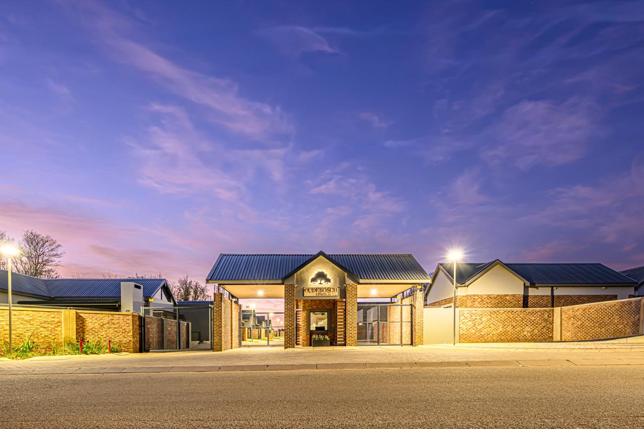 Newly built,  modern 3 bedroom home in Mooivalleipark