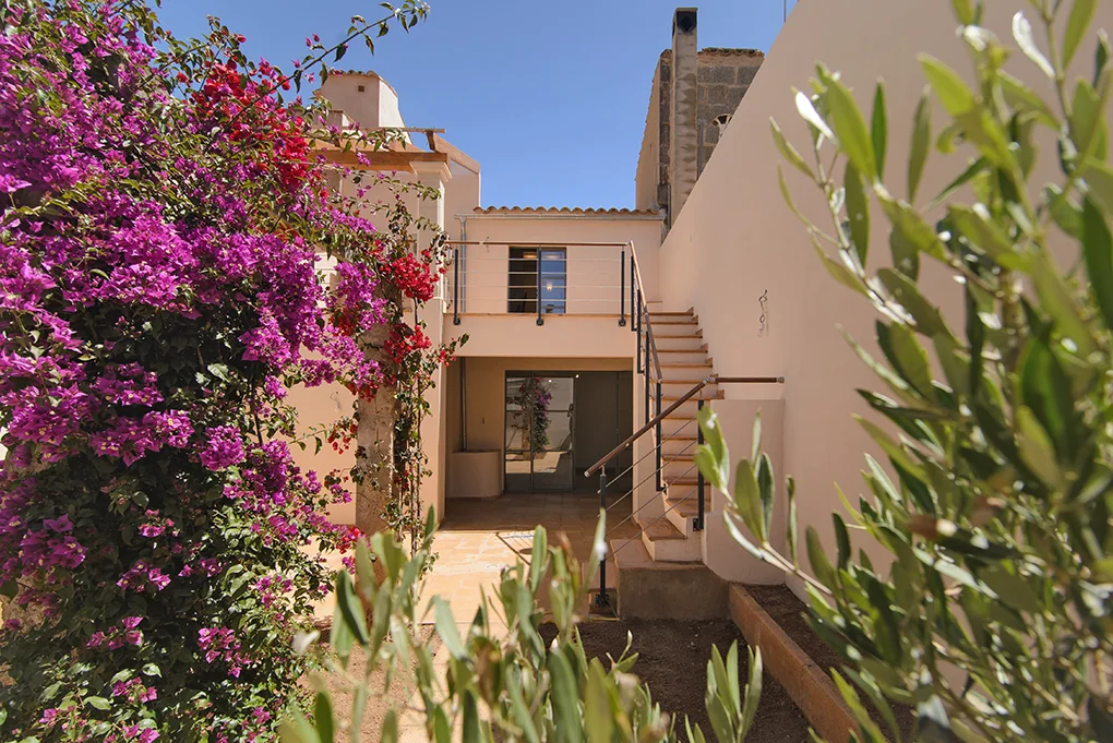 Beautiful townhouse with courtyard in Llucmajor