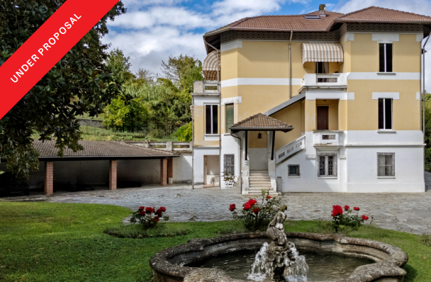 Jugendstilvilla mit Pool und Nebengebäude
