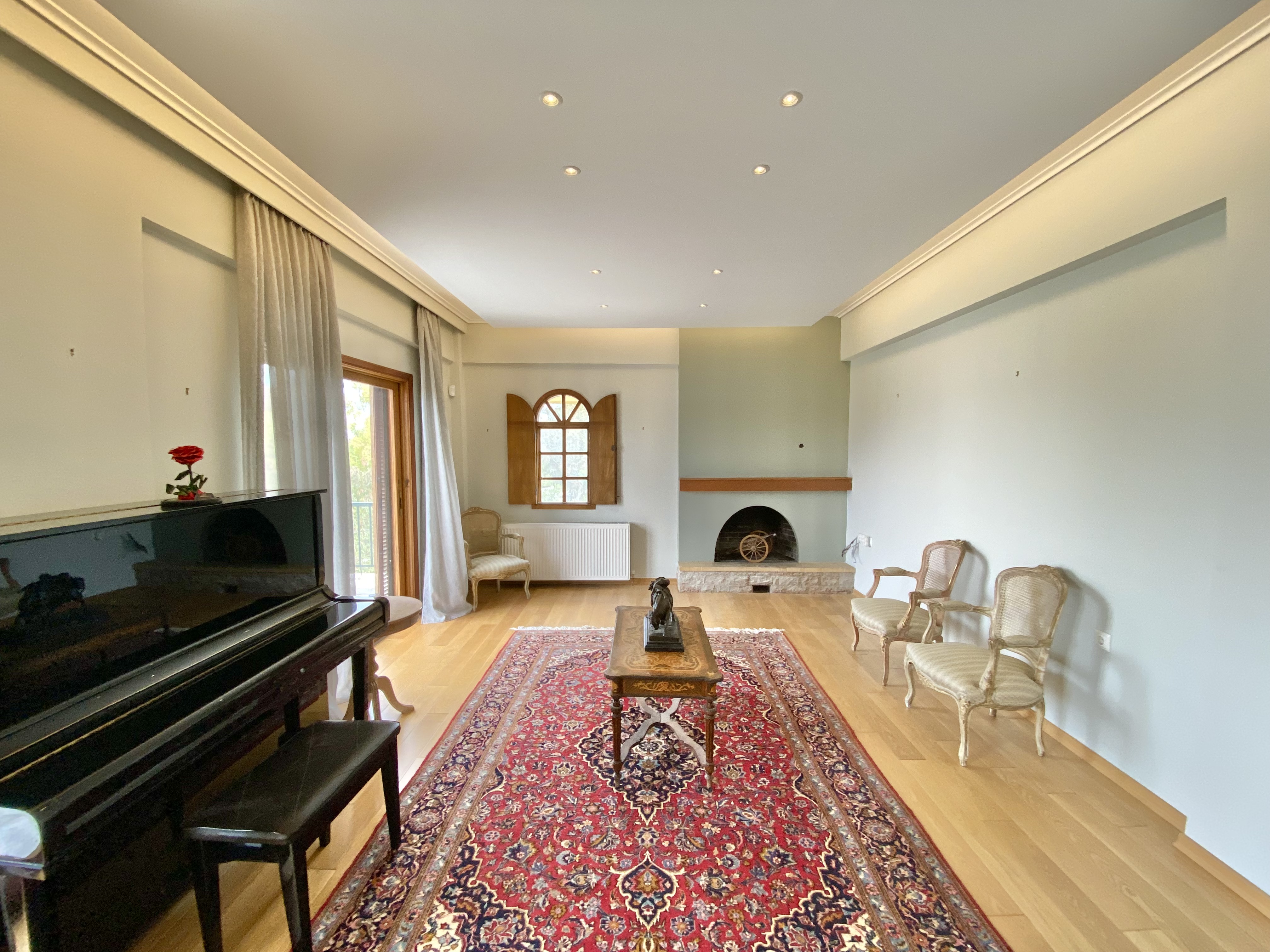 Beautiful bright apartment  150 sq m in a green area