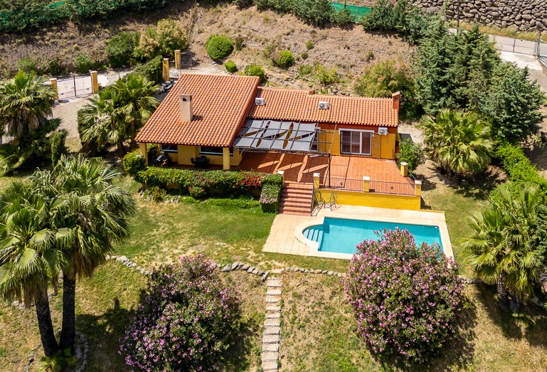 Encantadora casa andaluza con piscina, jardín y vistas espléndidas