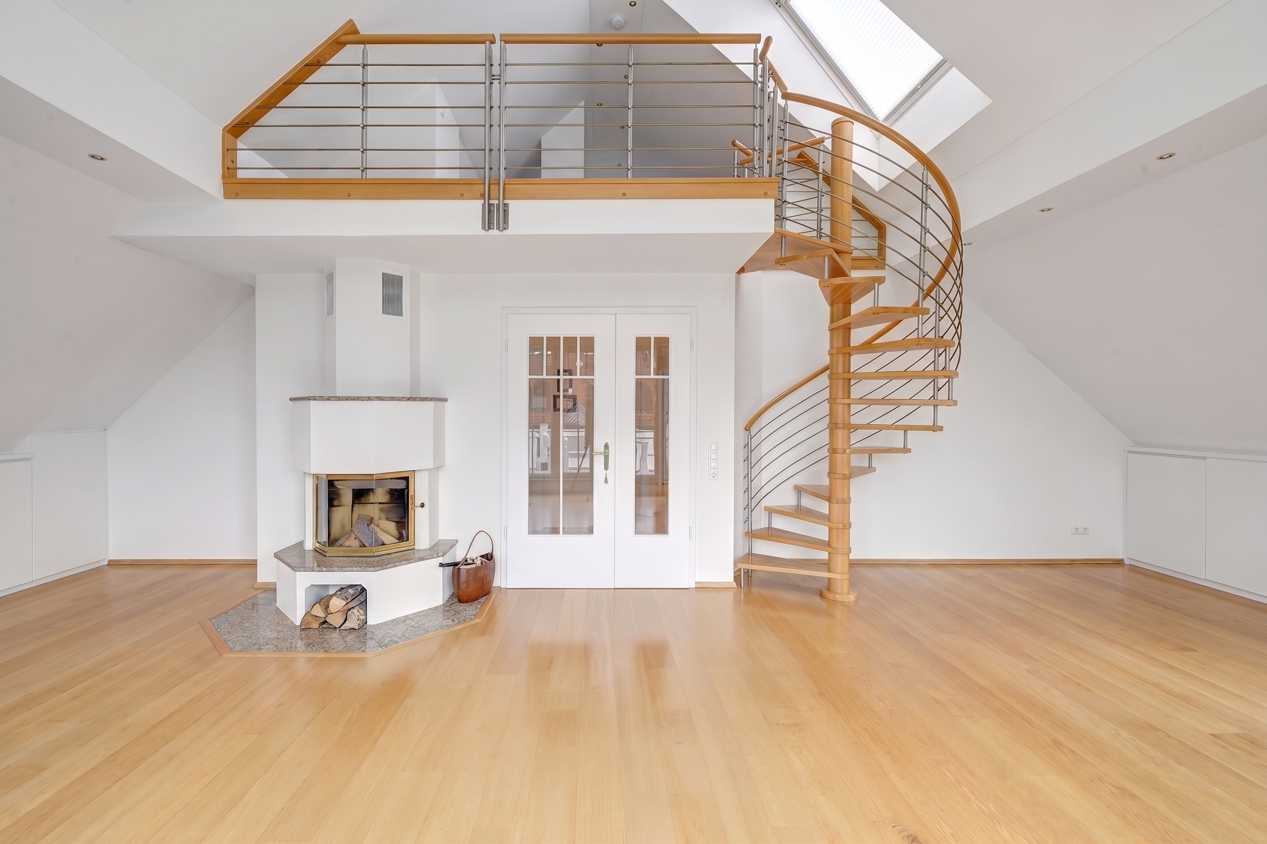 Waldtrudering: High-quality, spacious 4-room top-floor apartment with 2 balconies and gallery [AI-modified]