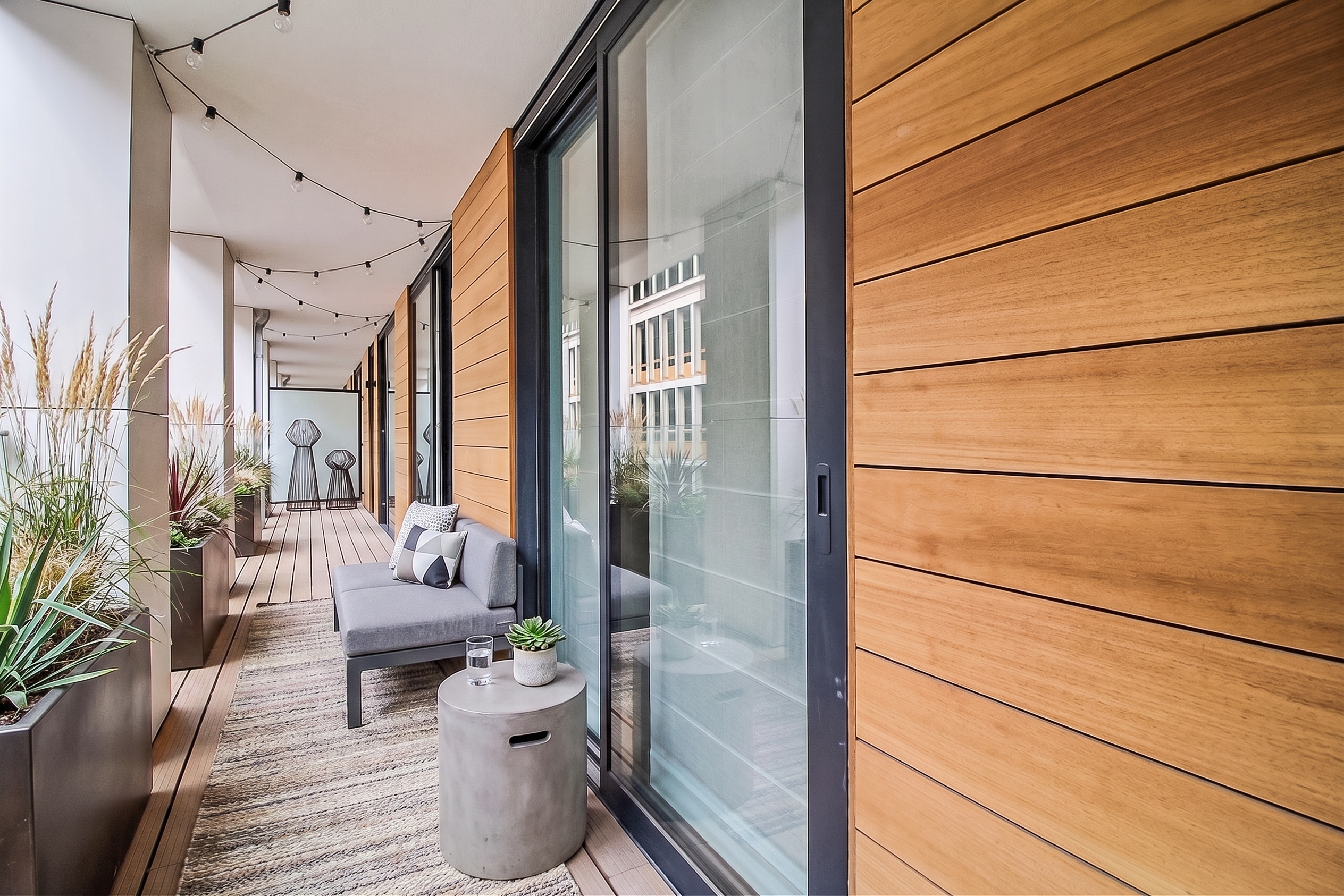 Contemporary Apartment with Terrace, Cellar, and Parking – Toison d’Or District