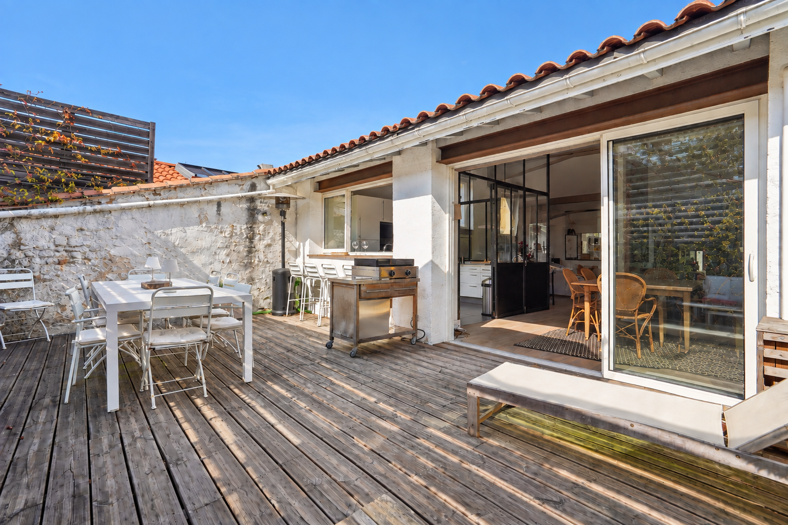 Bordeaux Chartrons – 163 sqm loft, 3 bedrooms and private terrace with no overlooking neighbours