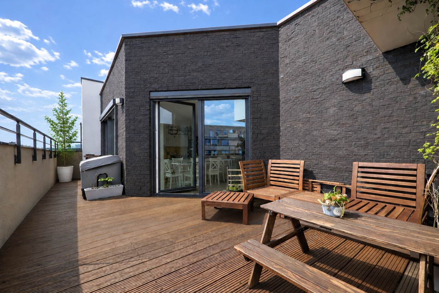 NATO district - Stunning penthouse built in 2022 with 71 m² terrace