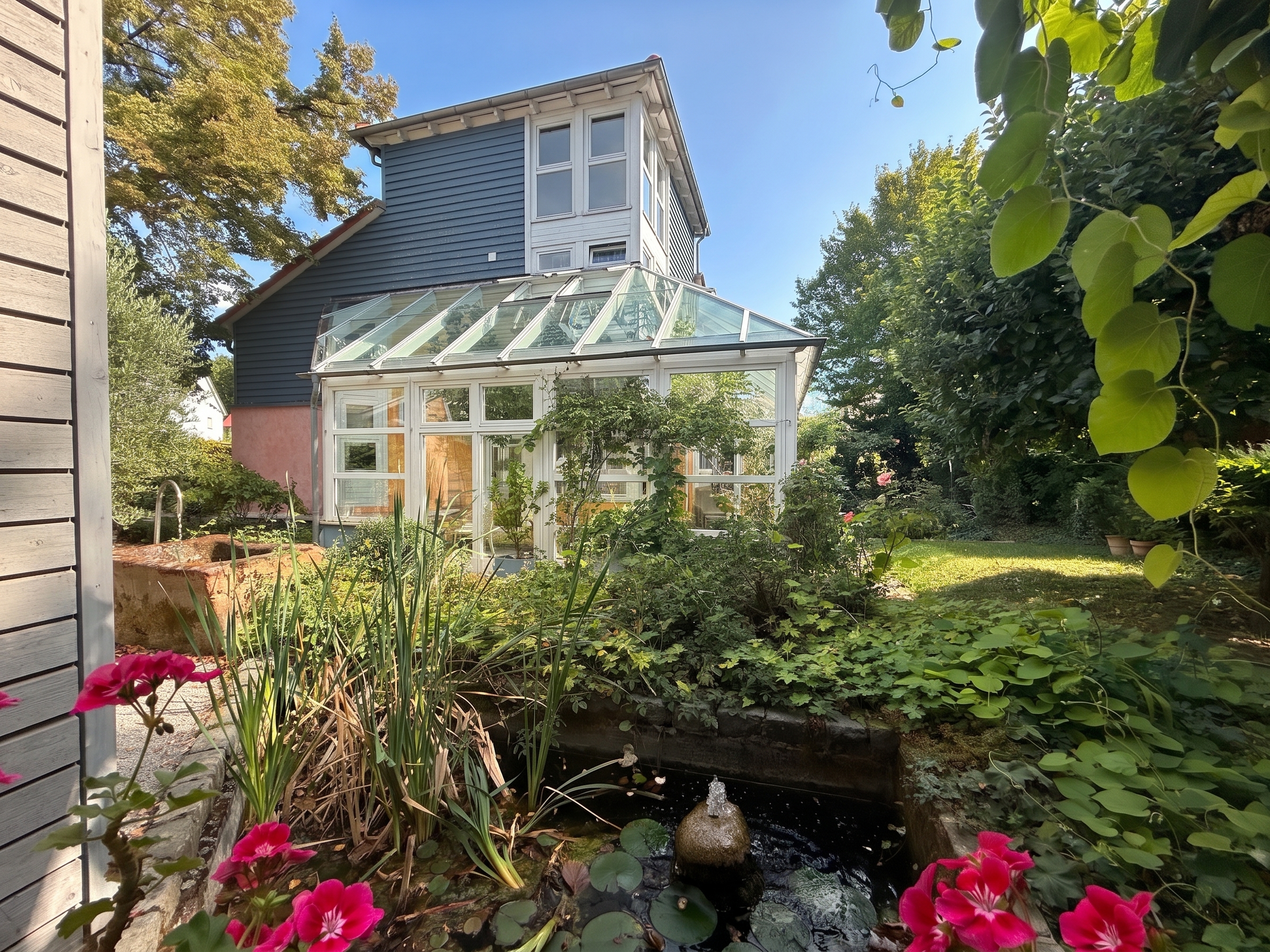 Baubiologisches Architektenhaus mit einzigartigem Wintergarten und Tiny House in Waiblingen-Beinstein! [AI-modified]