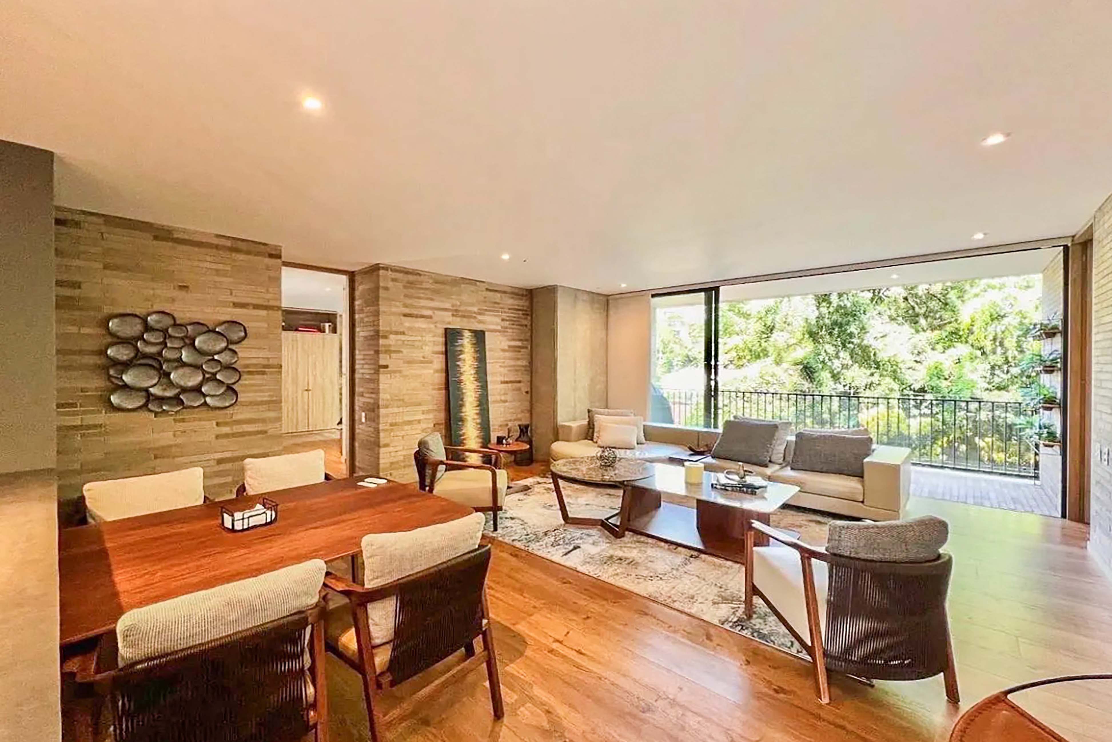 Apartamento amoblado con balcones para arriendo en El Campestre, El Poblado