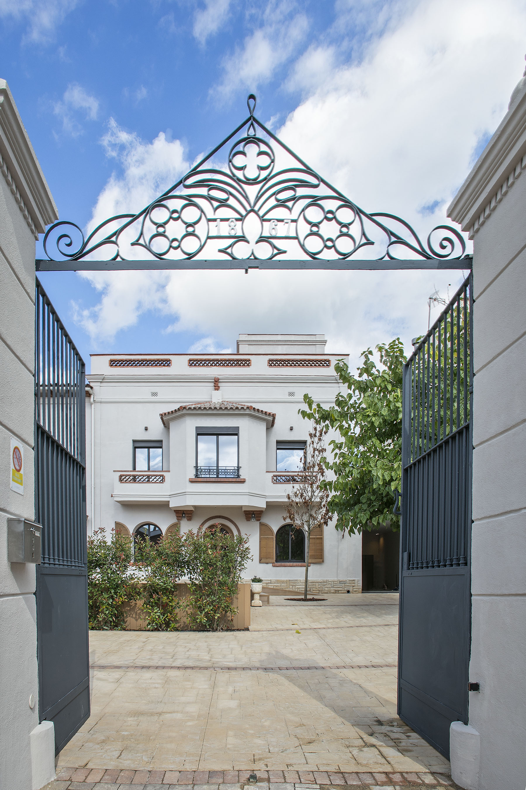 Joia arquitectònica amb piscina, única en el centre de Sant Just Desvern