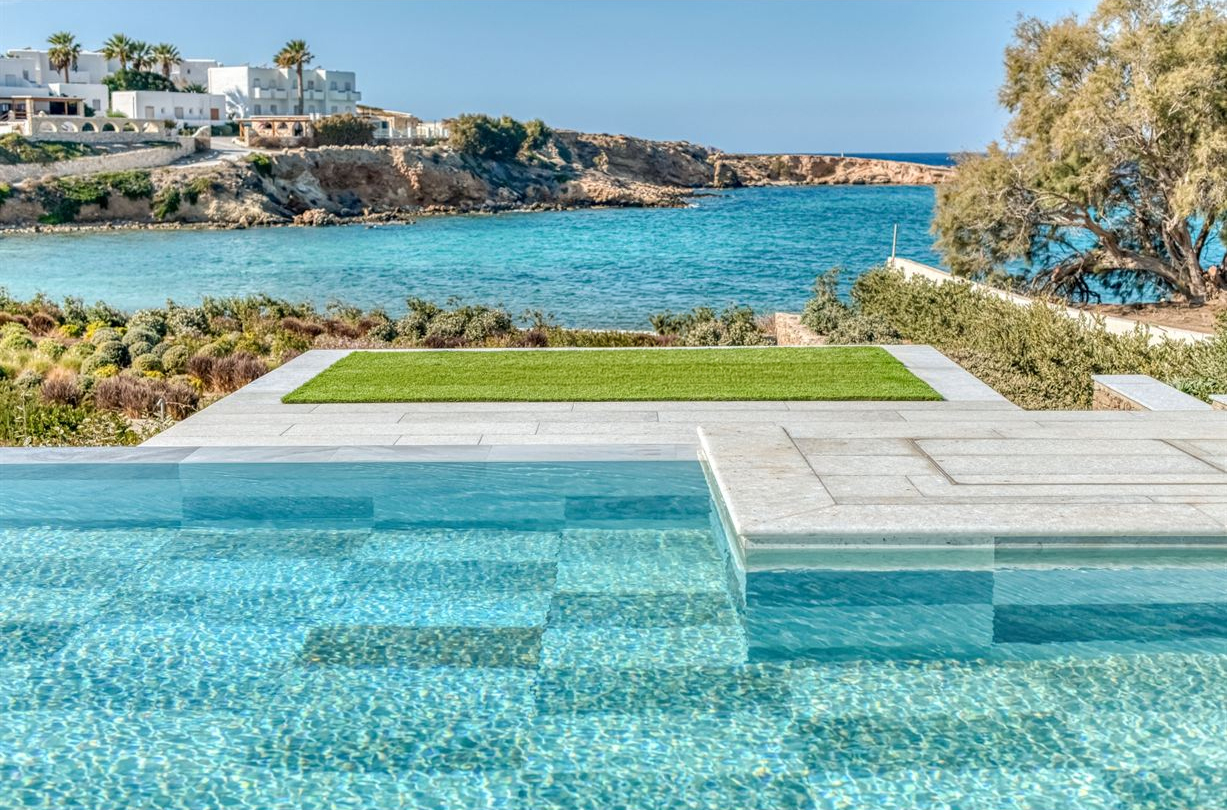 Exceptional seafront villa with direct beach access in Paros