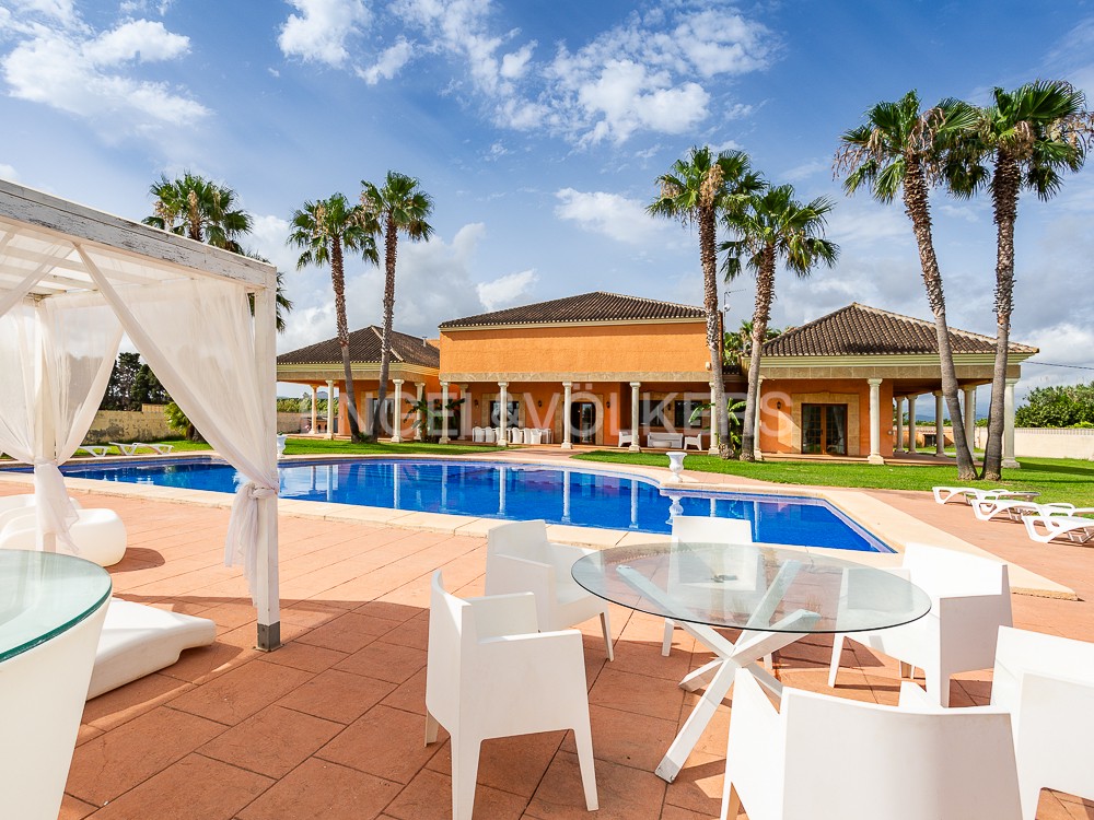 Luxury villa near the beach in Dénia