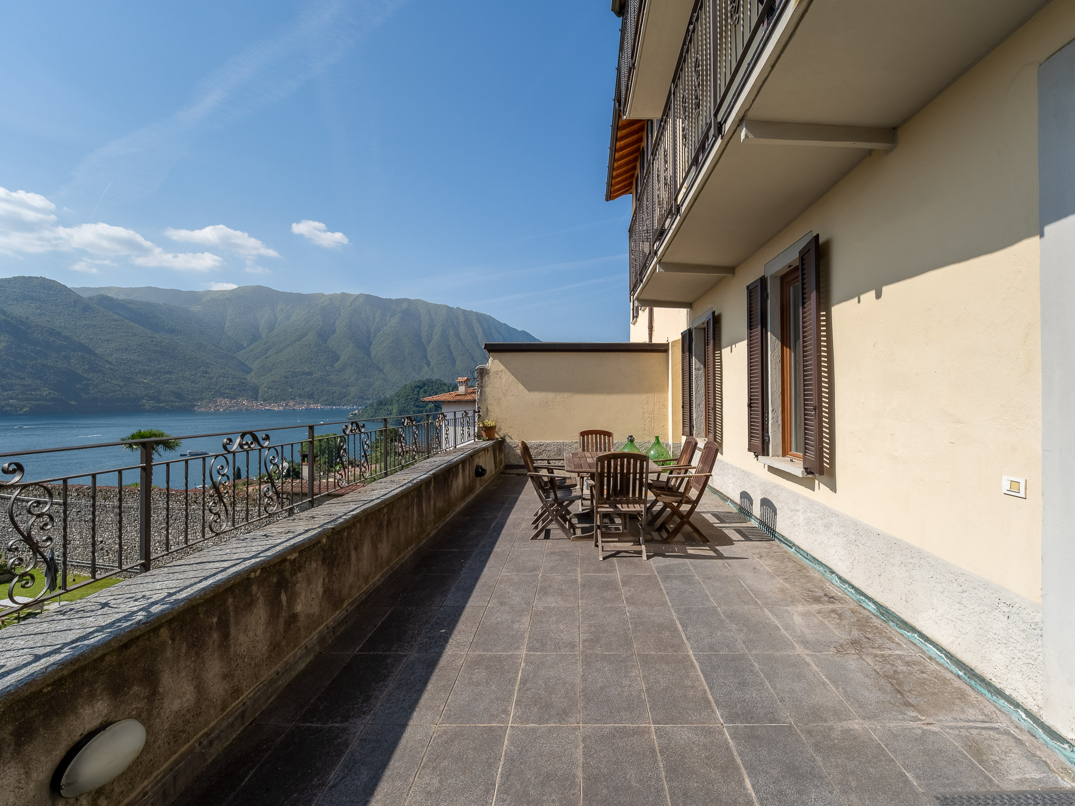 Apartment with lake-view terrace in a historic residence in Tremezzina