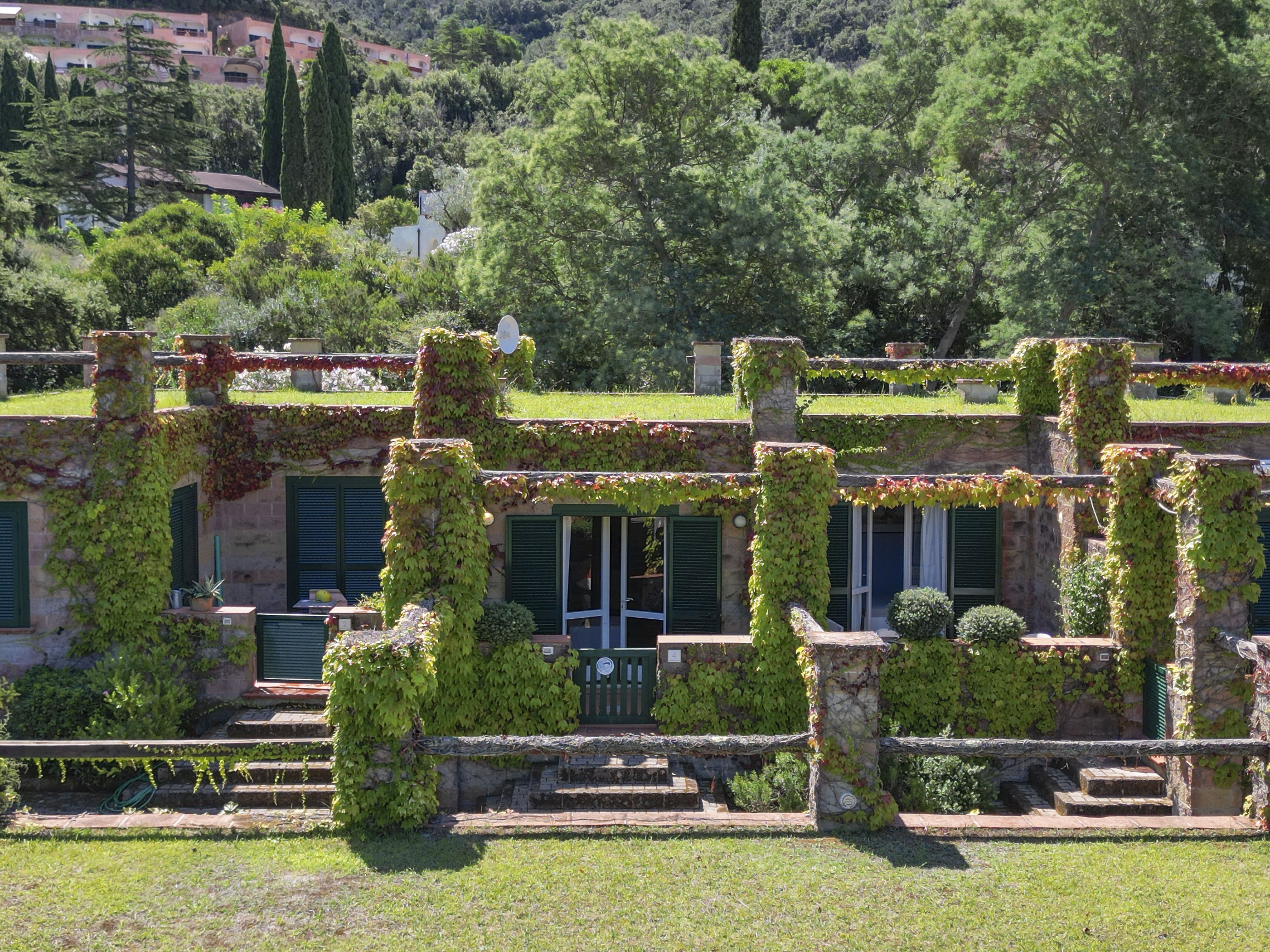 Bagnaia: Apartment surrounded by a rich botanical garden near the sea
