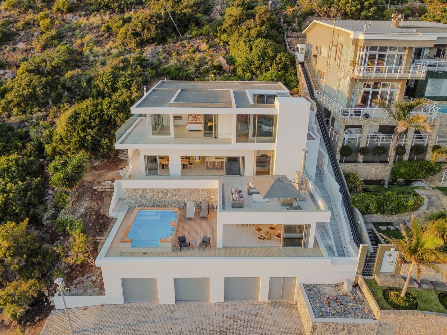 Central Mossel Bay Elegance: Exceptional 4-Bedroom Home to Rent