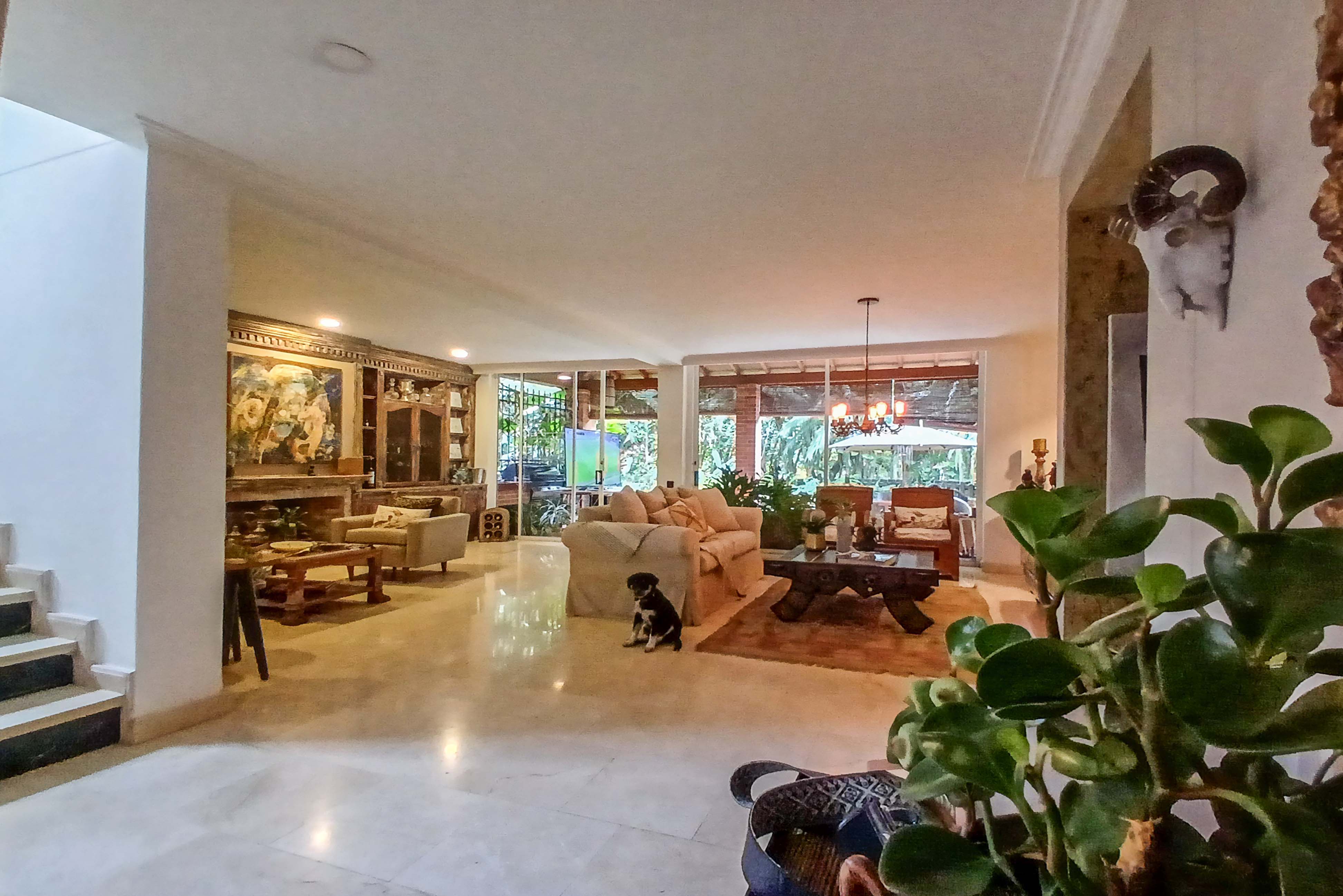 Casa con terraza y jardín para venta | Loma de Los Benedictinos, Envigado