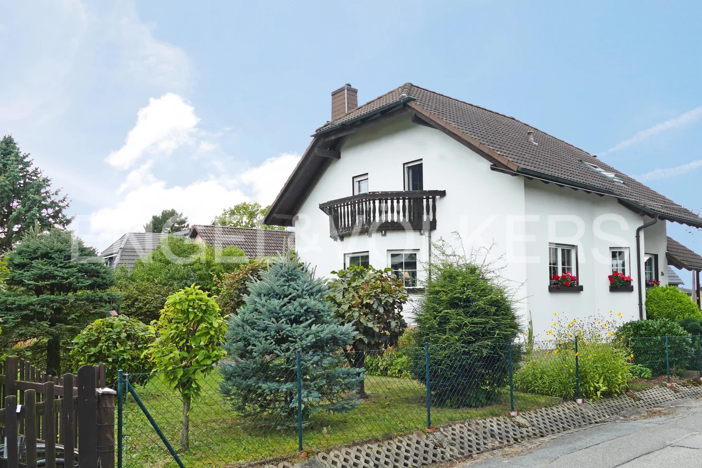 Großzügiges Familienhaus mit Home-Office in Adelsberg