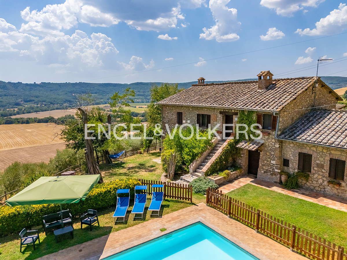 Charming stone farmhouse with pool and guest annex in Narni