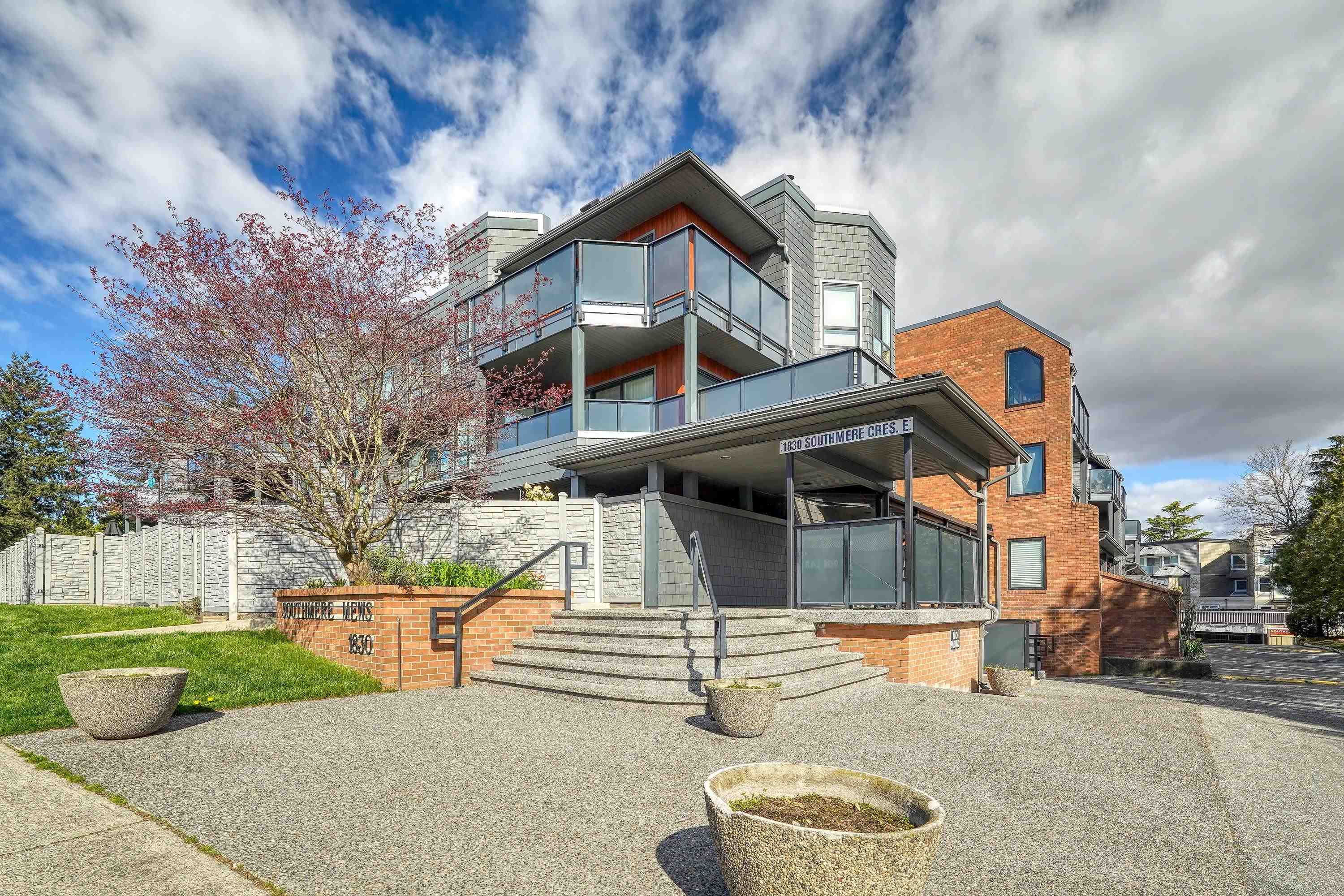 2 Bedroom, 2 Bath Condo @ Southmere Mews!