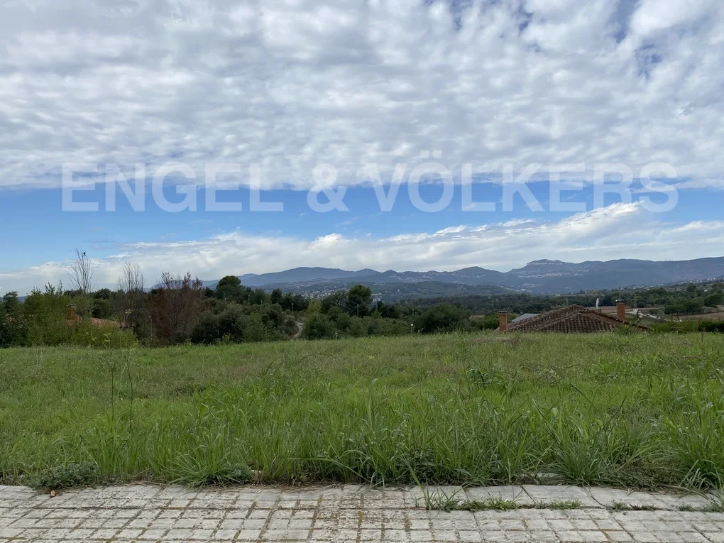 Land for sale with views in Can Reixac