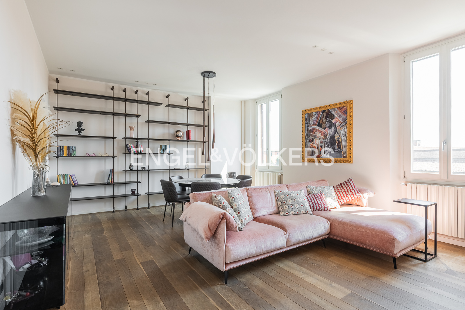 Four-room flat on Via San Mamolo