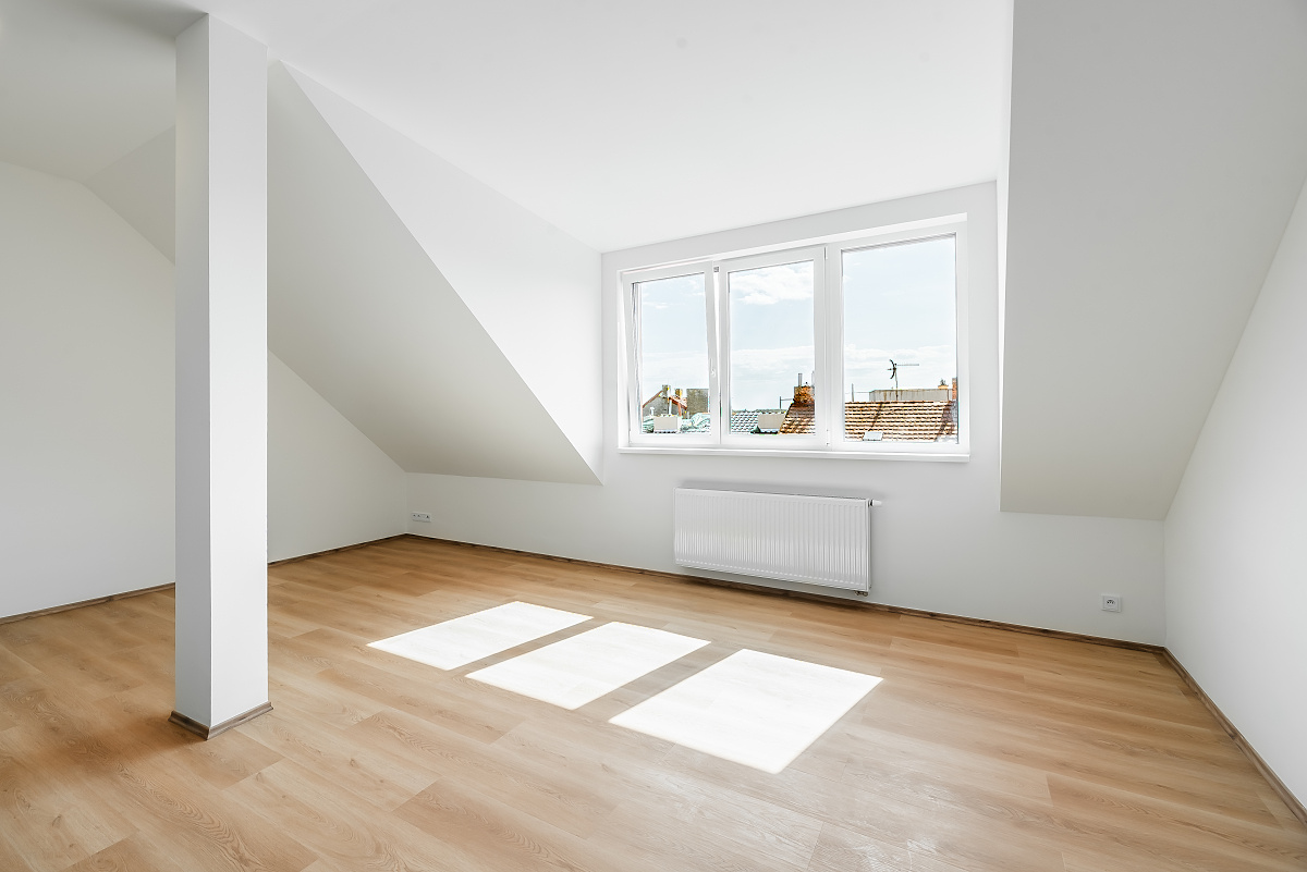 Pronájem bytu 2+kk s balkonem a klimatizací