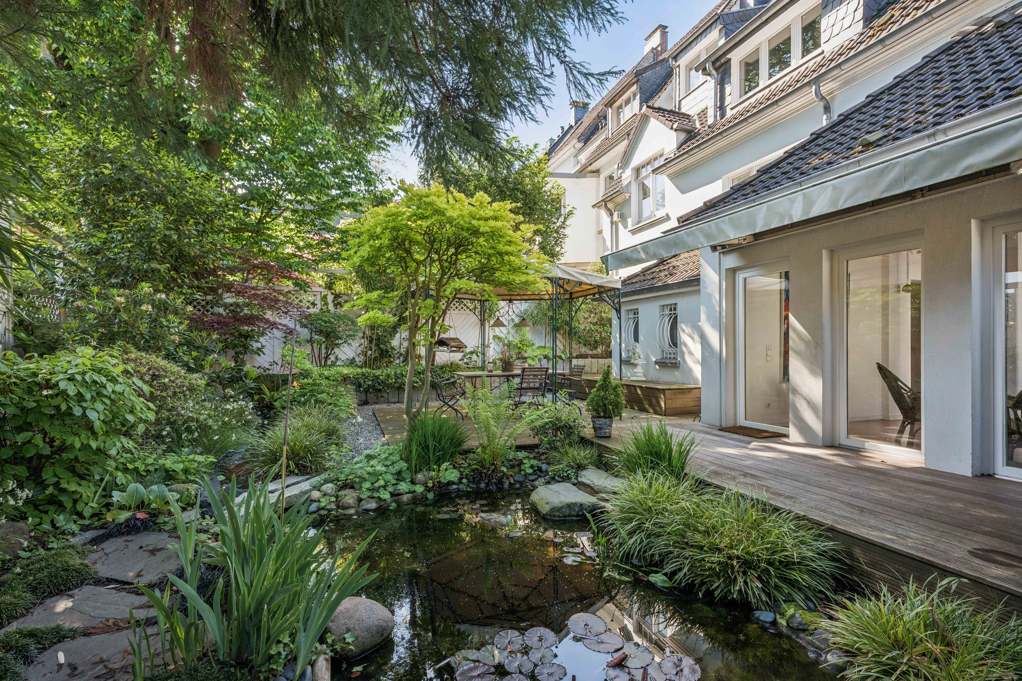 Exclusive city villa in Bredeney – living in a premium district
