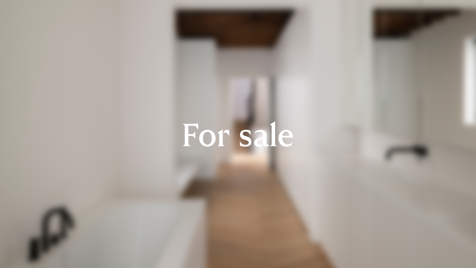 Investment property in an entire 800 sq.m. floor, with high return potential