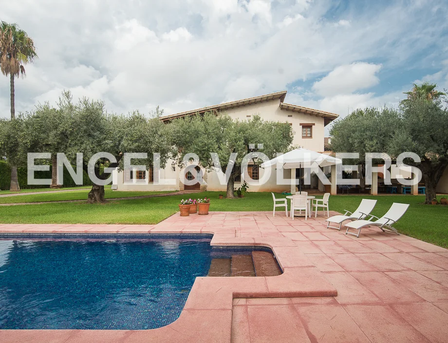 Villa for sale with pool in Benicassim