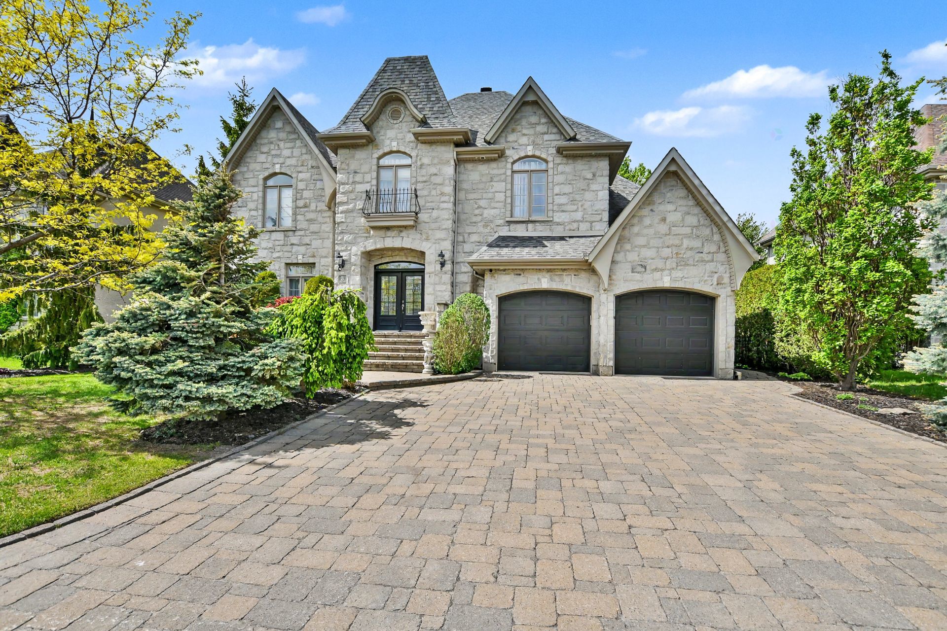 Fully renovated, turnkey residence in the Fontainebleau area