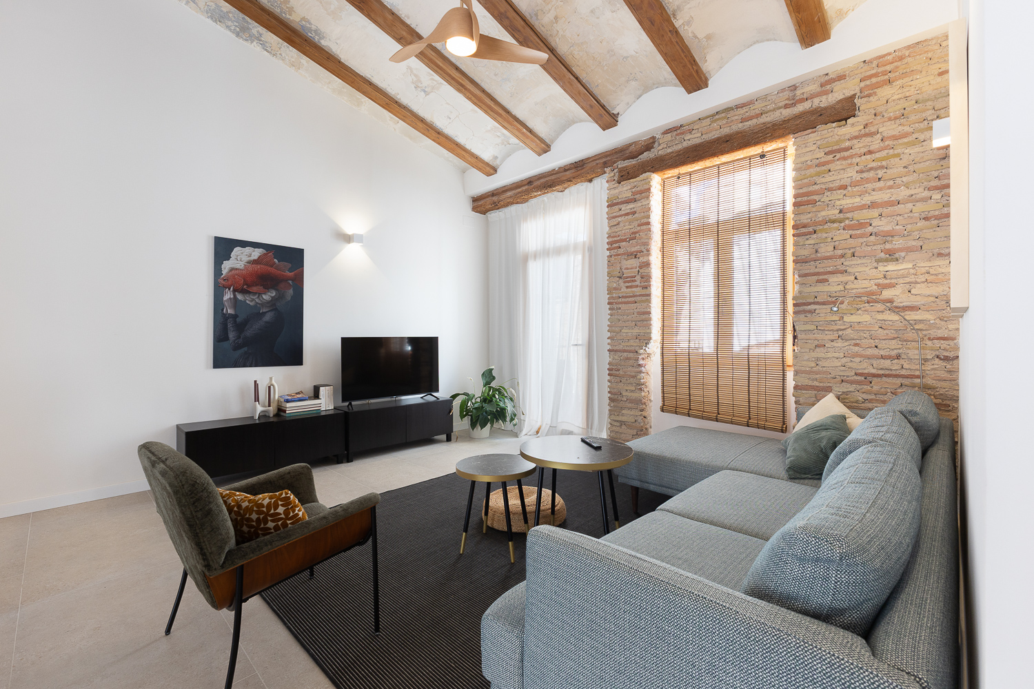 Charming rustic temporary rental home in central Valencia, beside the Turia River