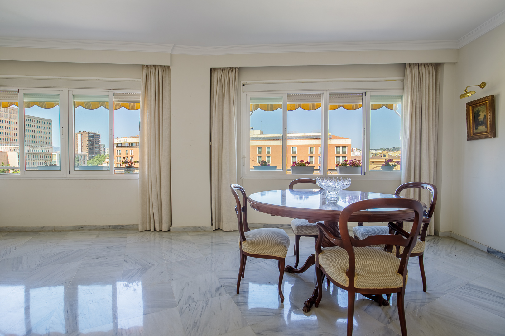 Bright three-bedroom apartment in the city centre
