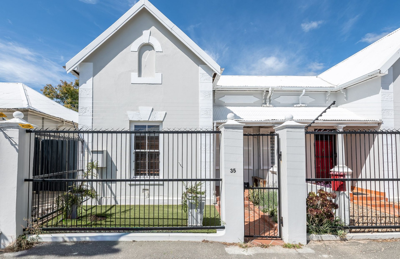 Charming 2-Bedroom Simplex to Rent with Private Garden
